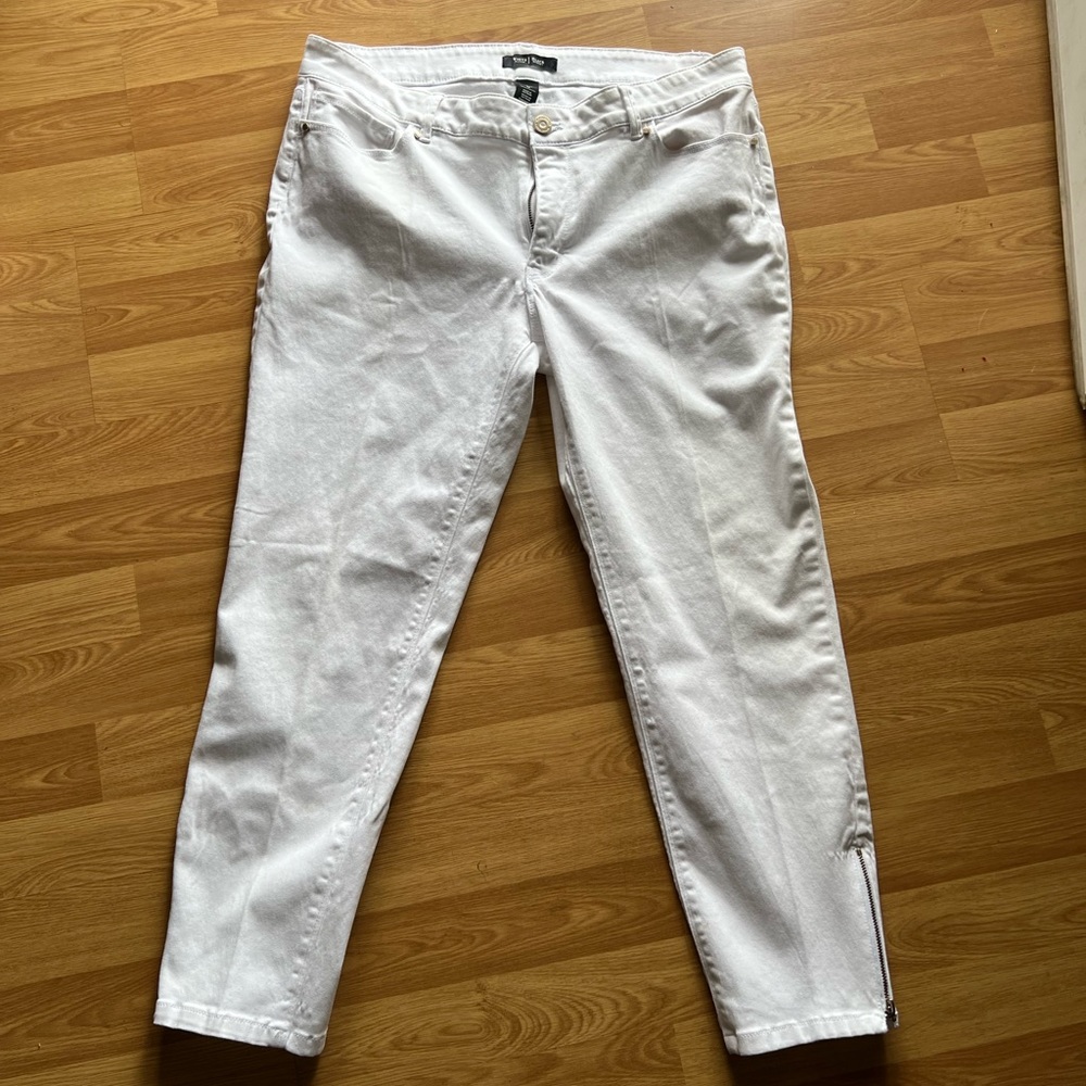Womens White House Black Market white pants Size 12 skinny crop pants